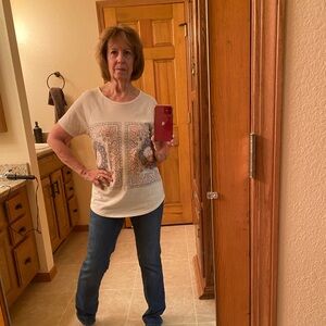 10/10$ (4-5$) items. Lucky Brand Cream and Blue Graphic Tee Short